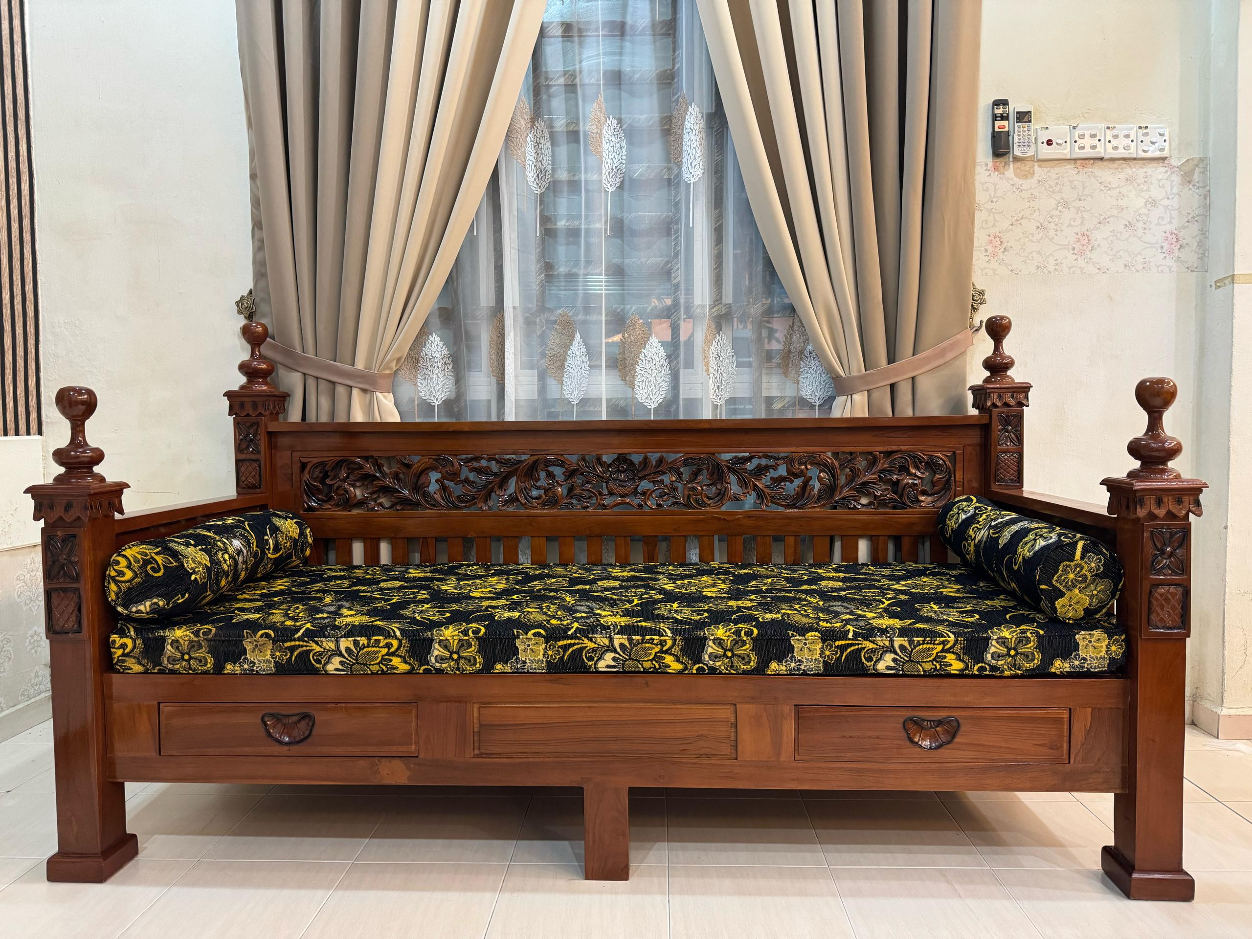 DAYBED KERAWANG SIZE QUEEN SIAP KUSYEN DAN BANTAL PELOK PERCUMA